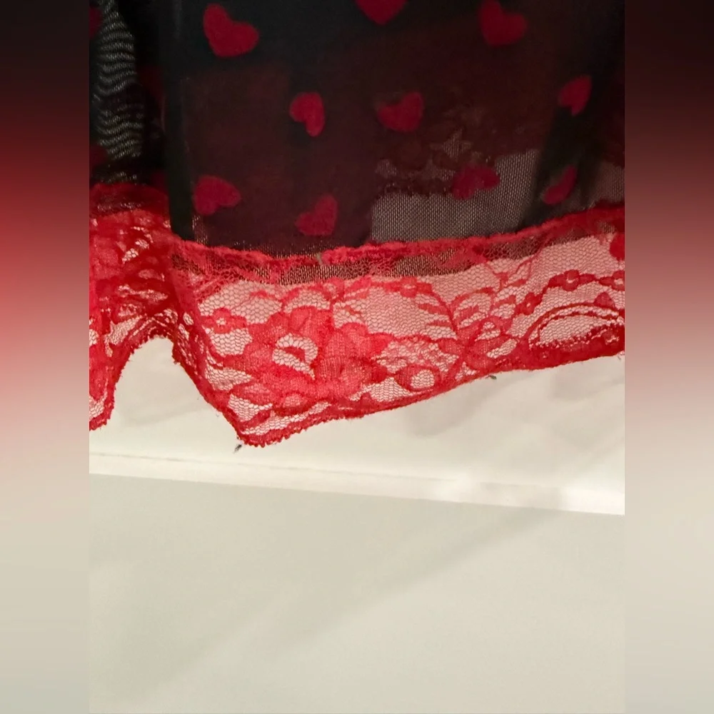 Per Lei black + red mesh babydoll lingerie top w/ lace and flocked hearts
